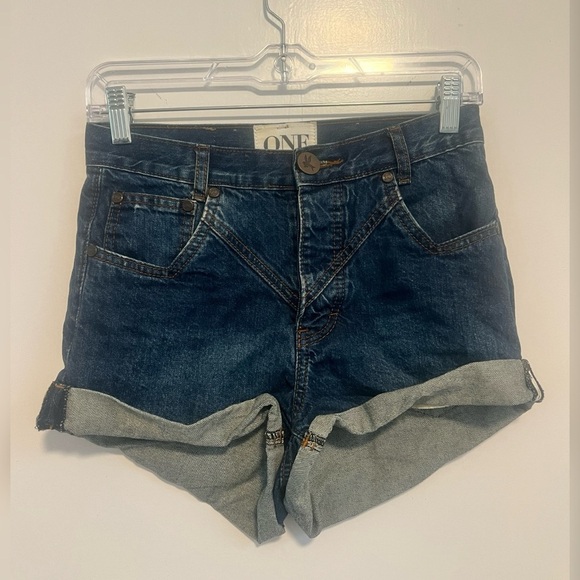 Free People x One Teaspoon Shorts
24 Blue Denim Hawks High Rise
Cuffed $128 - Picture 1 of 5
